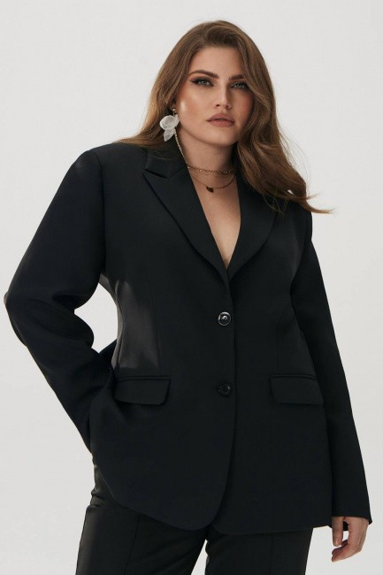 Черный однобортный пиджак с двумя шлицами