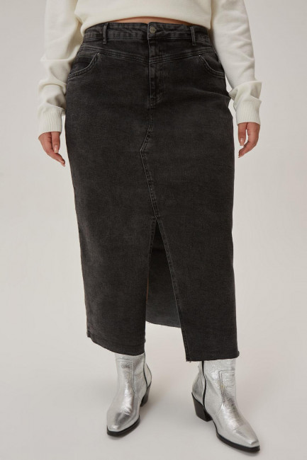 Джинсовая юбка макси с разрезом и необработанным низом