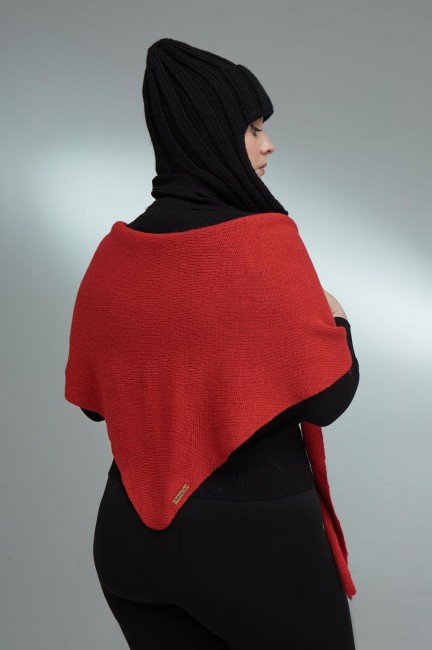 Красный платок из смесовой шерсти