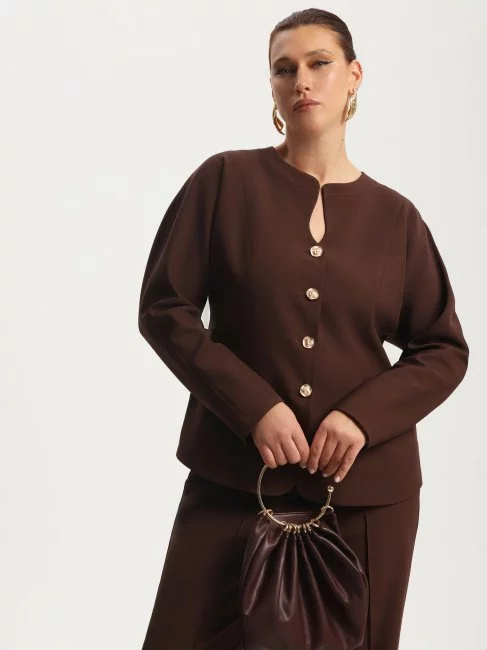 Жакет с фигурным вырезом и воротником стойка