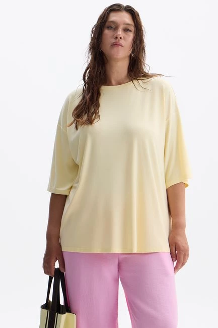 Футболка оверсайз из желтого трикотажа – большой размер Plus Size – фото каталога