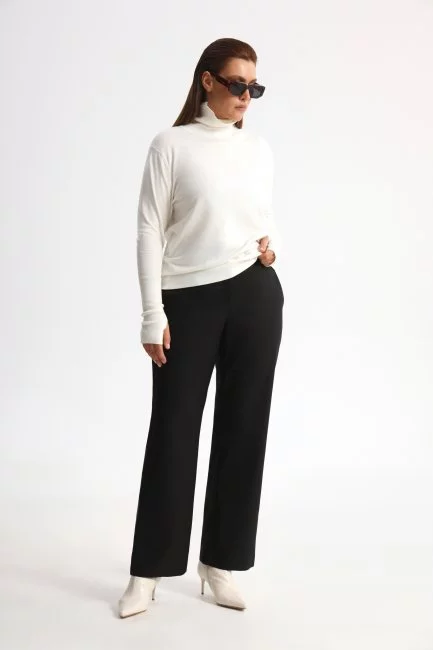 Брюки прямые черного цвета