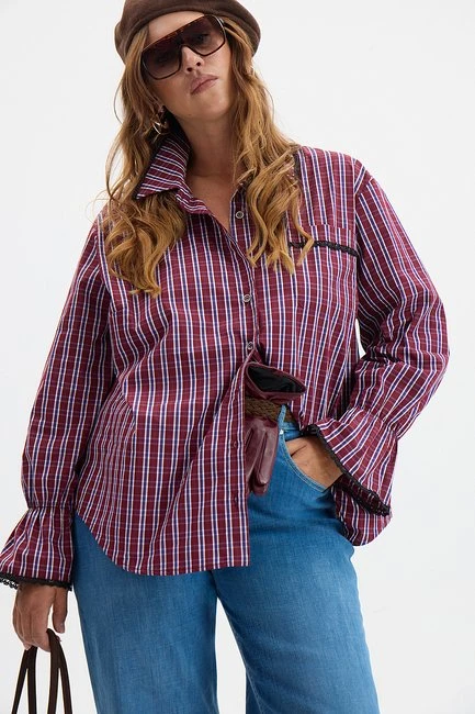 Блузка с принтом клетка и накладным карманом – большой размер Plus Size – фото каталога