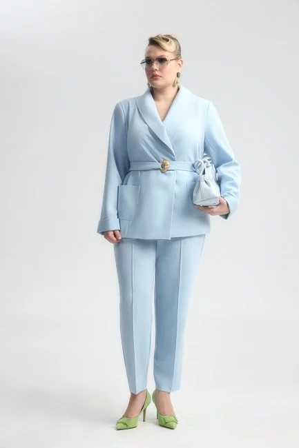 Жакет на запа́хе из костюмной ткани