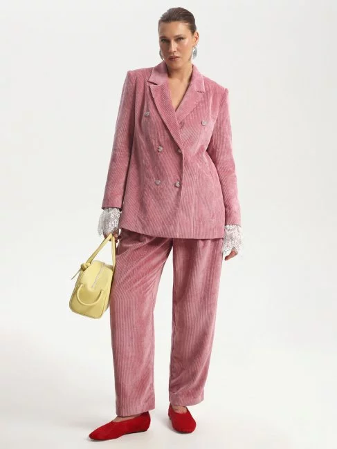 Жакет полуприталенного силуэта из вельвета