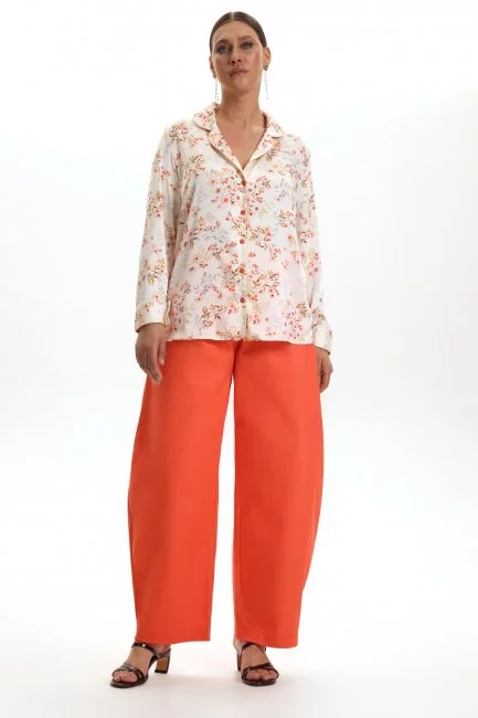 Блузка с принтом и ка́нтом из поливискозы