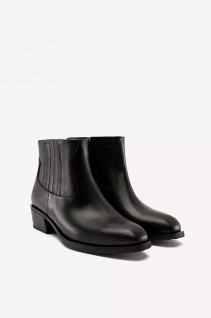 Кожаные короткие казаки в стиле ропер