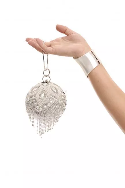 Серебряная сумка клатч в виде шара с жемчугом