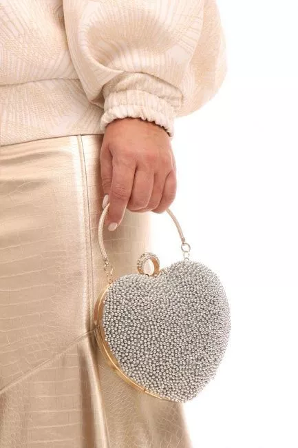 Сумка клатч в виде сердца с серебряным блеском
