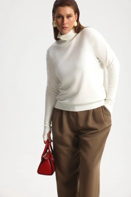 Бадлон с разрезом на горловине