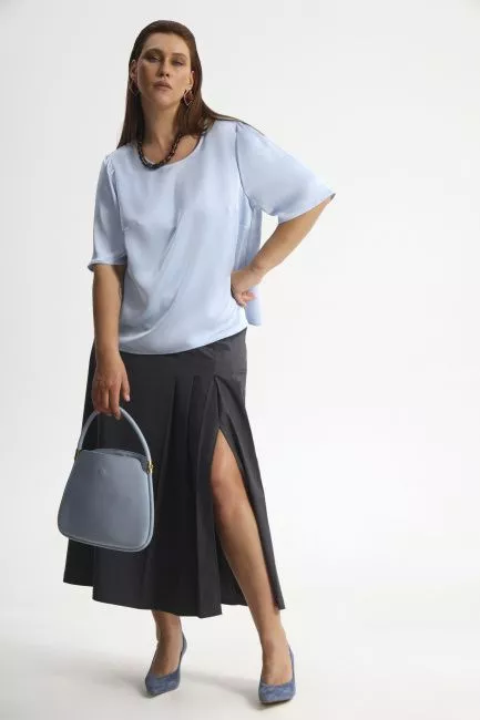 Блузка из поливискозы с коротким рукавом