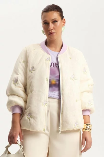 Стеганый многослойный бомбер с вышивкой