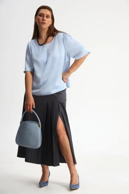 Блузка из поливискозы с коротким рукавом