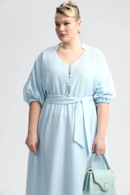 Платье жатой фактуры с цельнокроеным рукавом