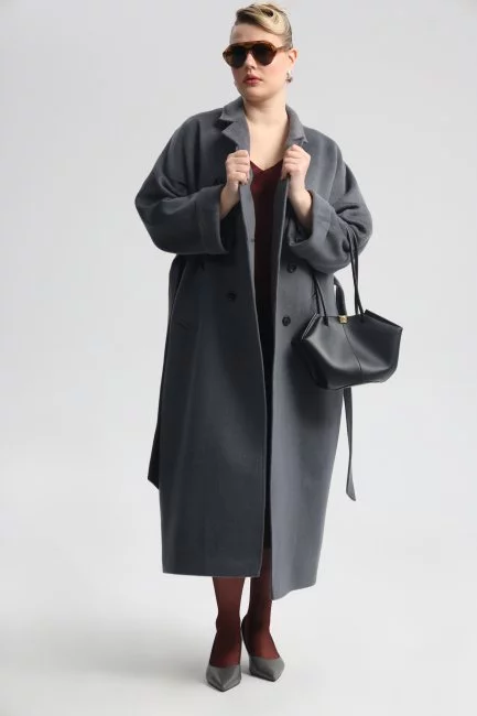 Пальто реглан из шерсти с разрезом на рукаве