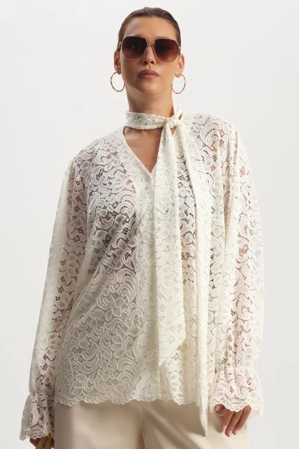 Блузка с бантом лавальер из кружева