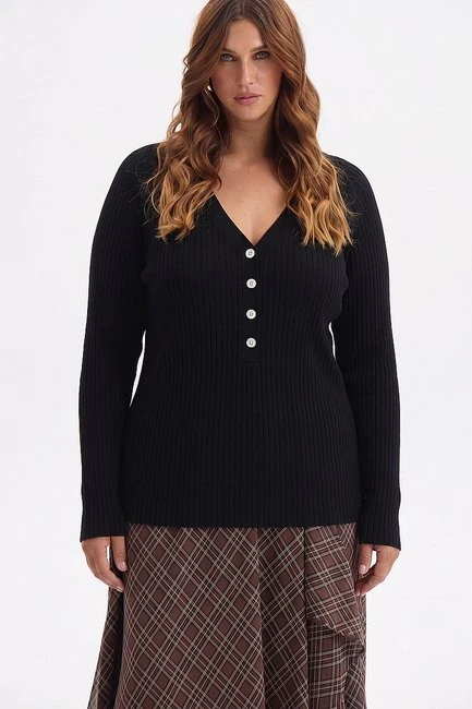 Джемпер черного цвета с воротником хенли – большой размер Plus Size – фото каталога