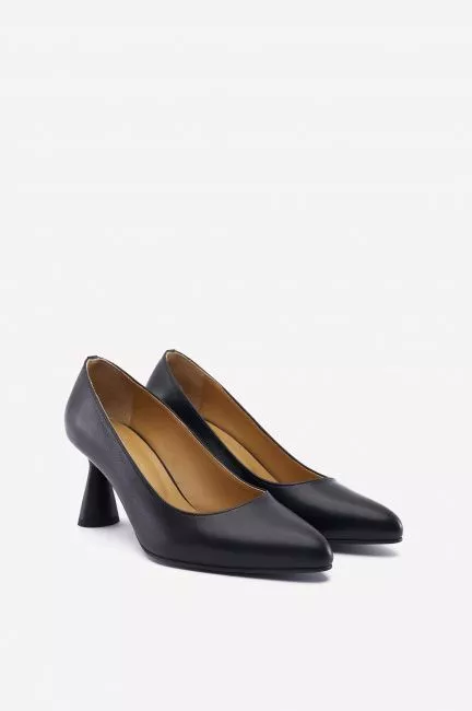 Лодочки из кожи на устойчивом каблуке