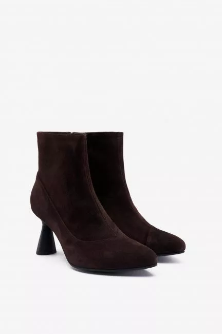 Ботильоны из замши с острым мысом