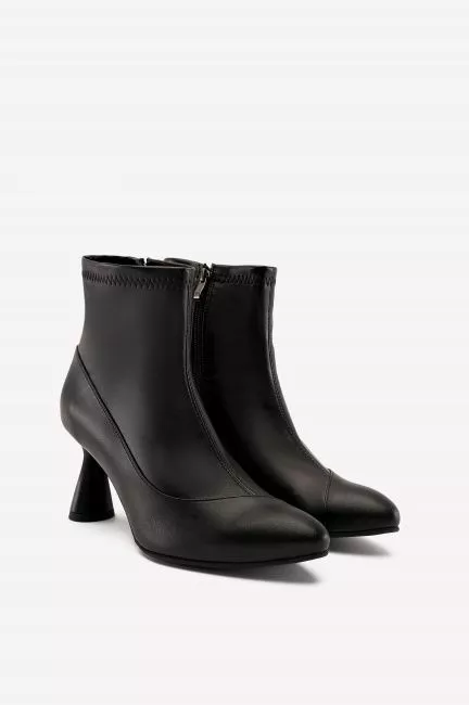Ботильоны из кожи с острым мысом