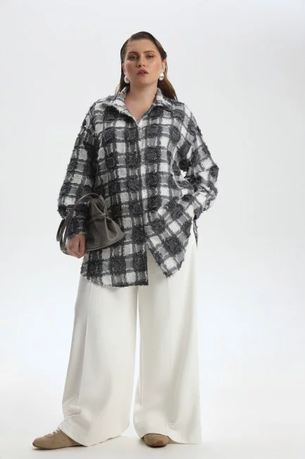 Рубашка с черной клеткой и деконструкцией