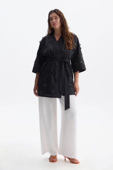 Брюки палаццо белого цвета с жатым эффектом – фото – Plus Size 50–64 – Моно-Стиль