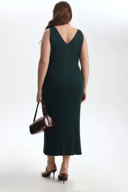 Вязаное платье майка