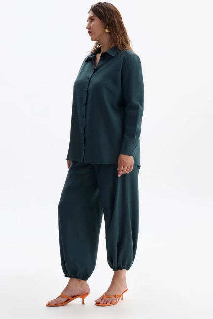 Брюки баллоны из тенселя изумрудного цвета – фото – Plus Size 50–64 – Моно-Стиль