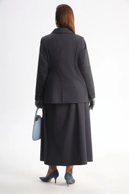 Юбка с боковыми складками и разрезом