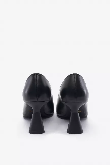 Лодочки из кожи на устойчивом каблуке