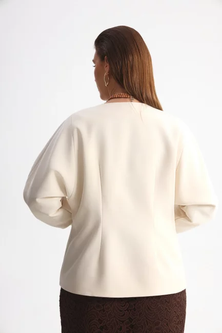 Жакет в стиле леди лайк с защипами