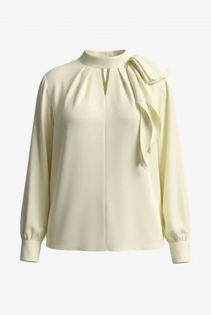 Блузка из поливискозы с бантом