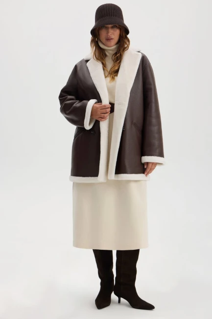 Двубортная дубленка из мериноса – фото – Plus Size 50–64 – Моно-Стиль