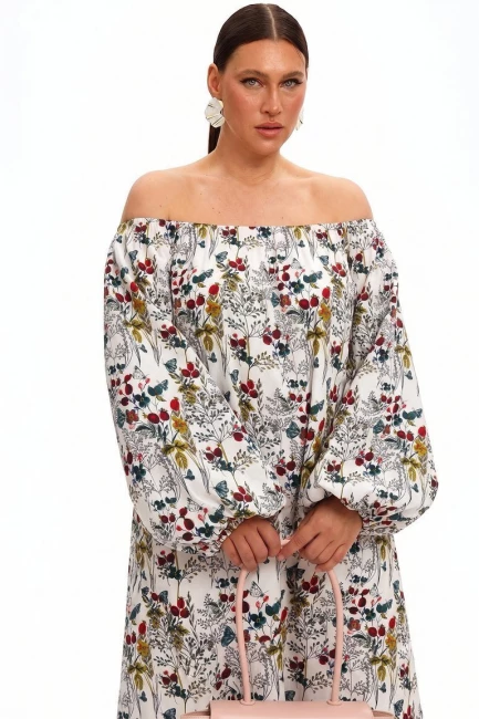 Платье с открытыми плечами и принтом – фото – Plus Size 50–64 – Моно-Стиль