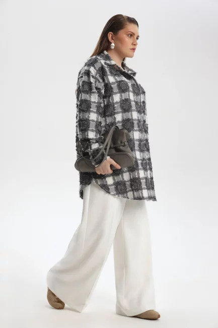 Рубашка с черной клеткой и деконструкцией
