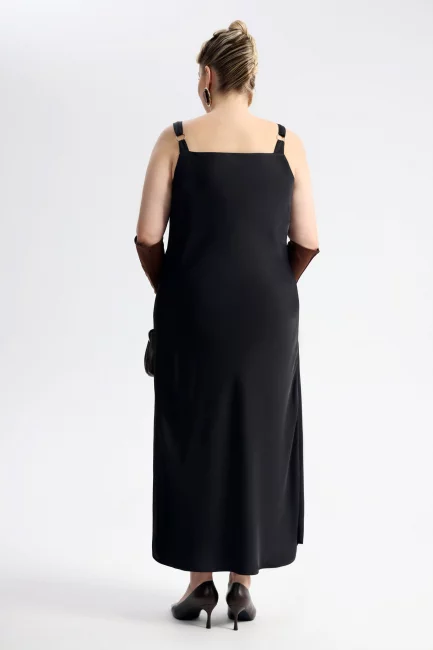 Платье в бельевом стиле с кружевной вставкой