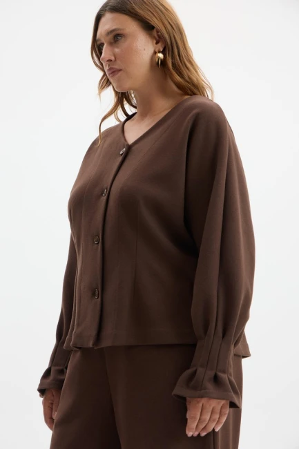 Приталенный жакет из трикотажа с ворсом – фото – Plus Size 50–64 – Моно-Стиль