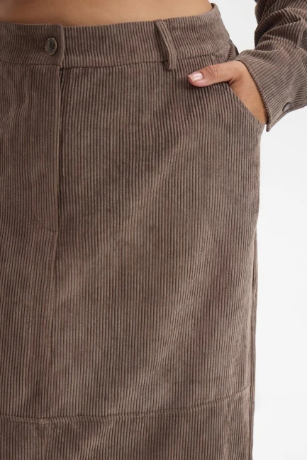 Юбка с разрезом из вельвета – фото – Plus Size 50–64 – Моно-Стиль