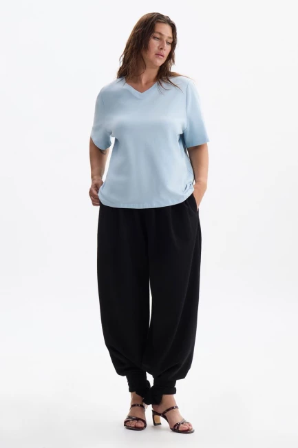 Футболка голубого цвета с принтом – фото – Plus Size 50–64 – Моно-Стиль