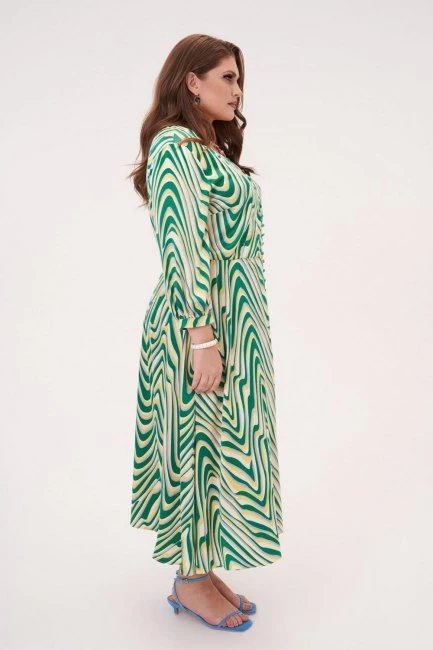 Платье на пуговицах с зеленым принтом