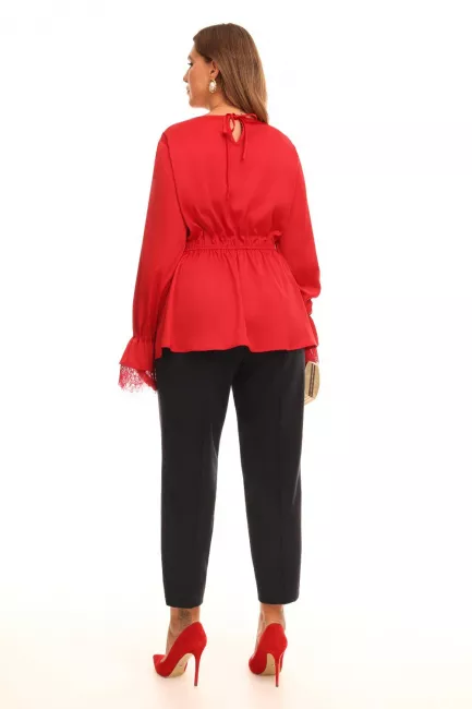 Красная блузка из поливискозы на завязках
