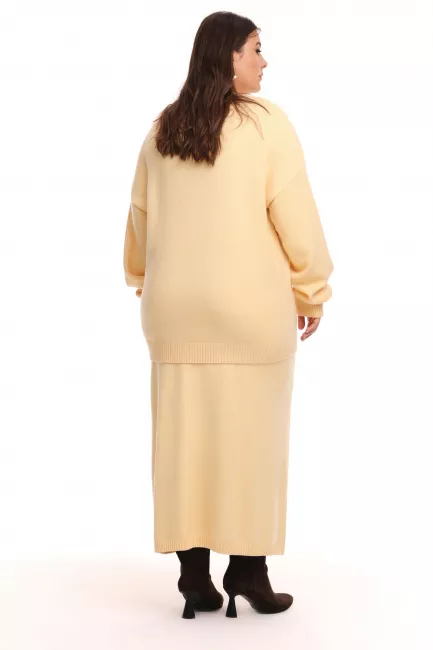 Вязаный костюм с юбкой макси