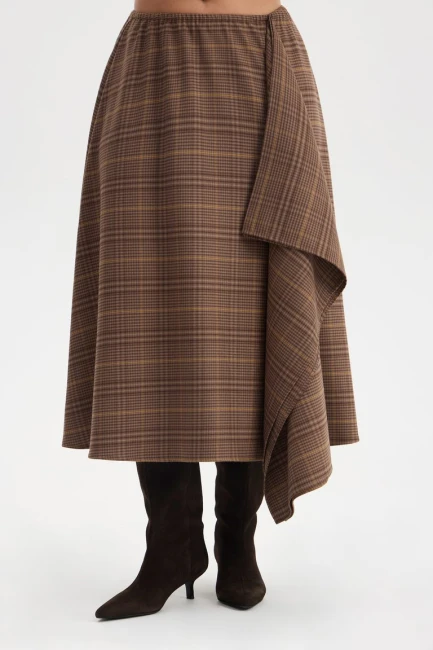 Юбка с драпировкой из костюмной ткани – фото – Plus Size 50–64 – Моно-Стиль