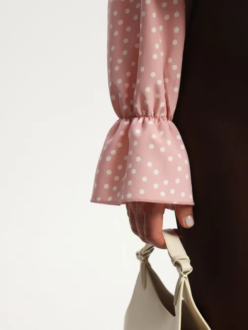 Блузка из поливискозы с принтом горох