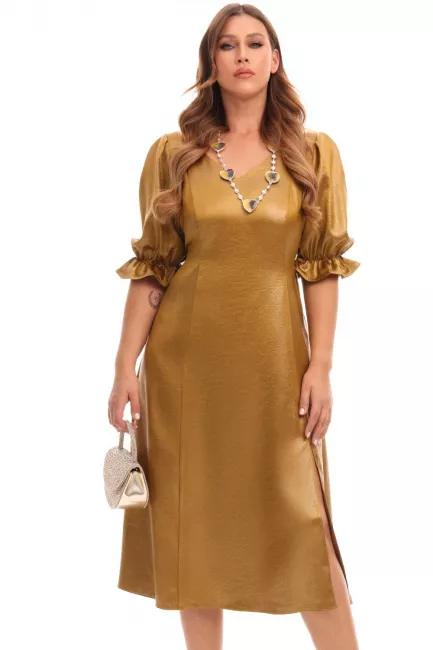 Прямое платье с боковым разрезом и эффектом лаке