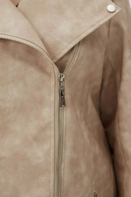 Косуха в винтажном стиле из экокожи с потертостями