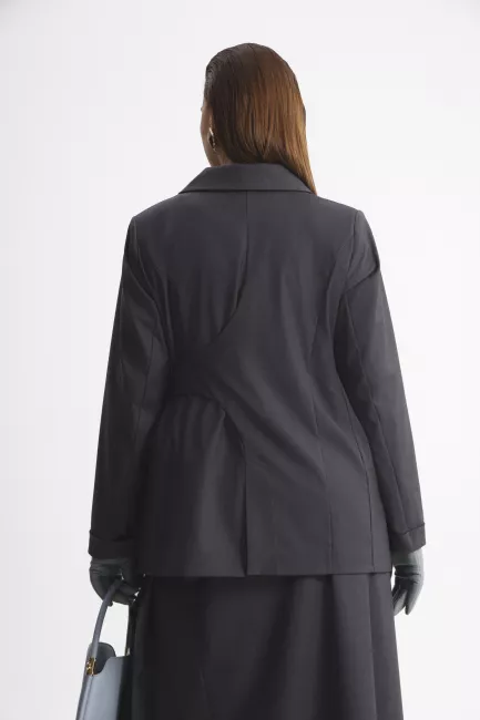 Жакет на запа́хе из костюмной ткани