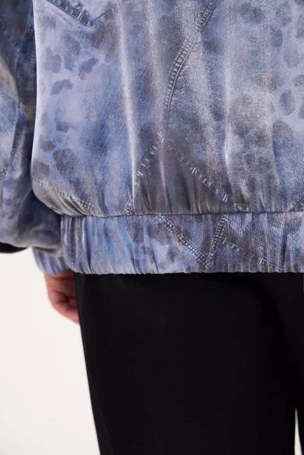 Бомбер из смесовой вискозы с эффектом мокрого шелка