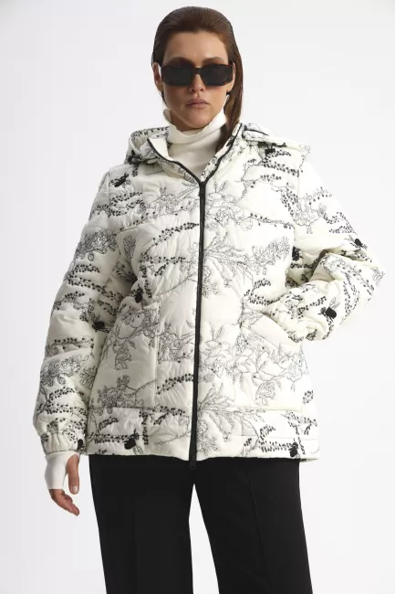 Облегченная куртка с вышивкой