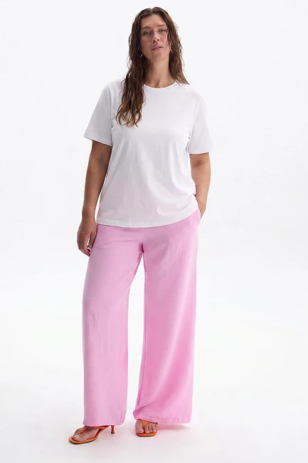 Футболка со спущенным плечом – фото – Plus Size 50–64 – Моно-Стиль